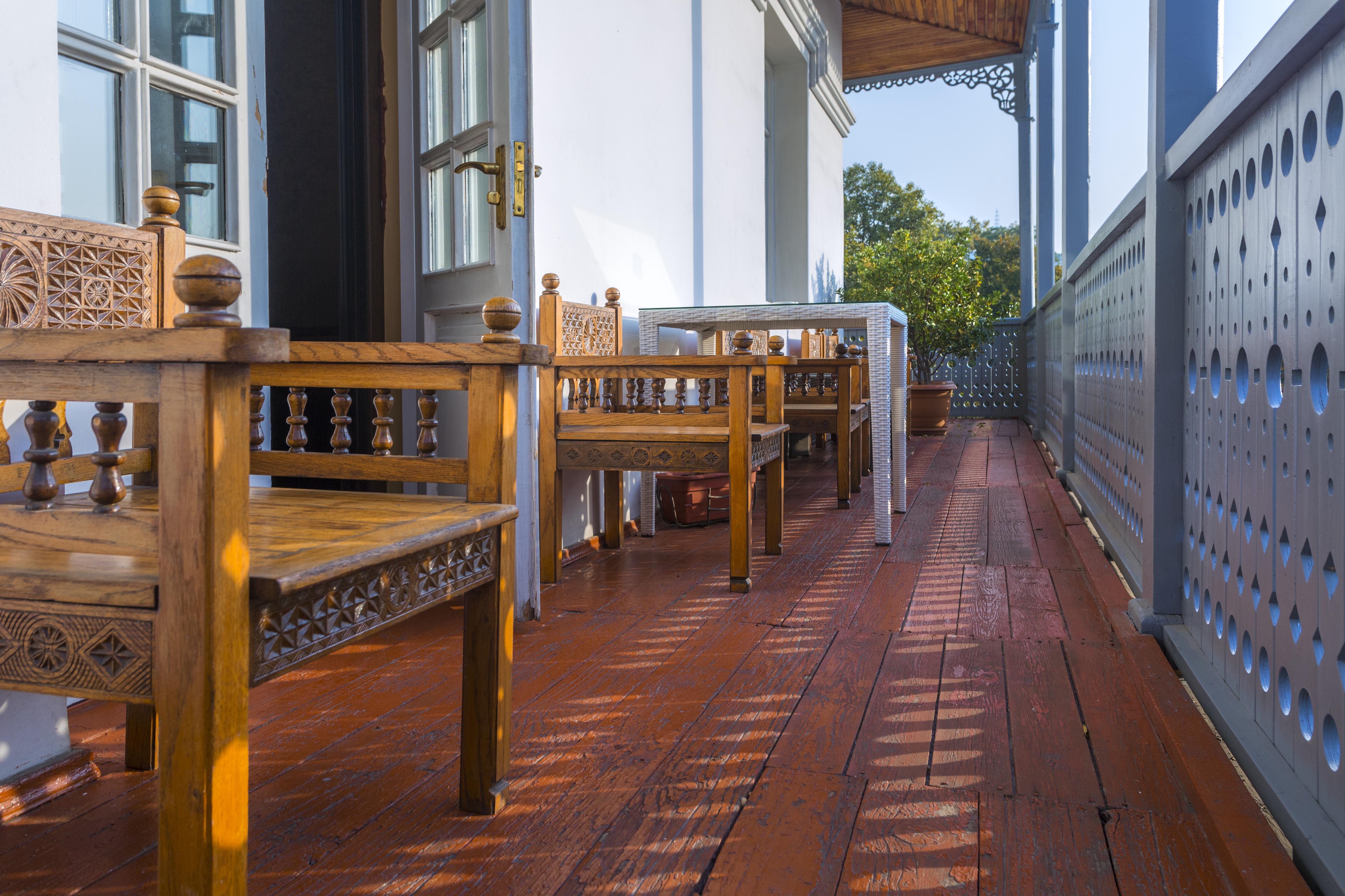 โรงแรมริเวอร์ ไซด์ ทบิลิซี Tbilisi ภายนอก รูปภาพ A balcony