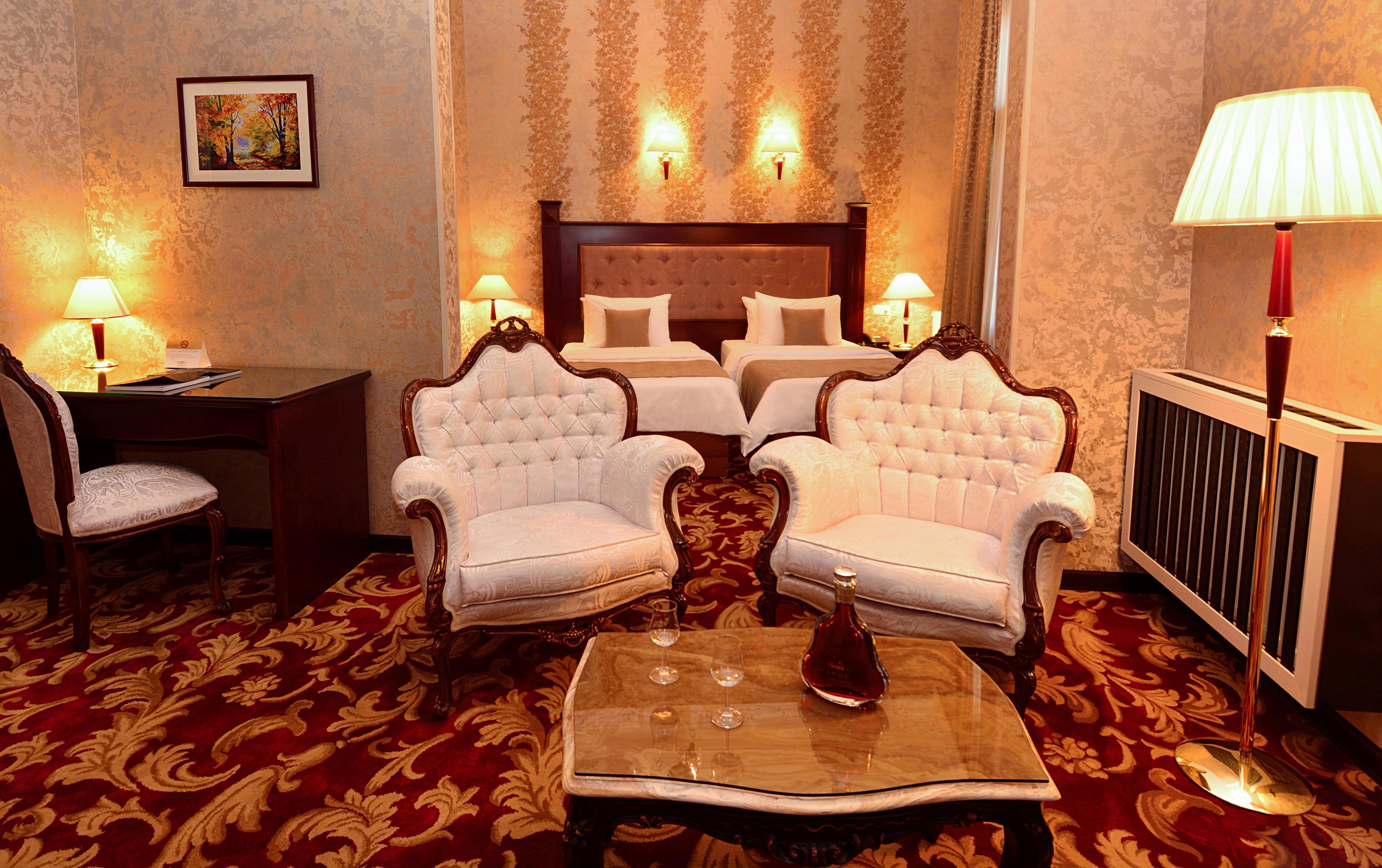 โรงแรมริเวอร์ ไซด์ ทบิลิซี Tbilisi ภายนอก รูปภาพ A suite at the hotel