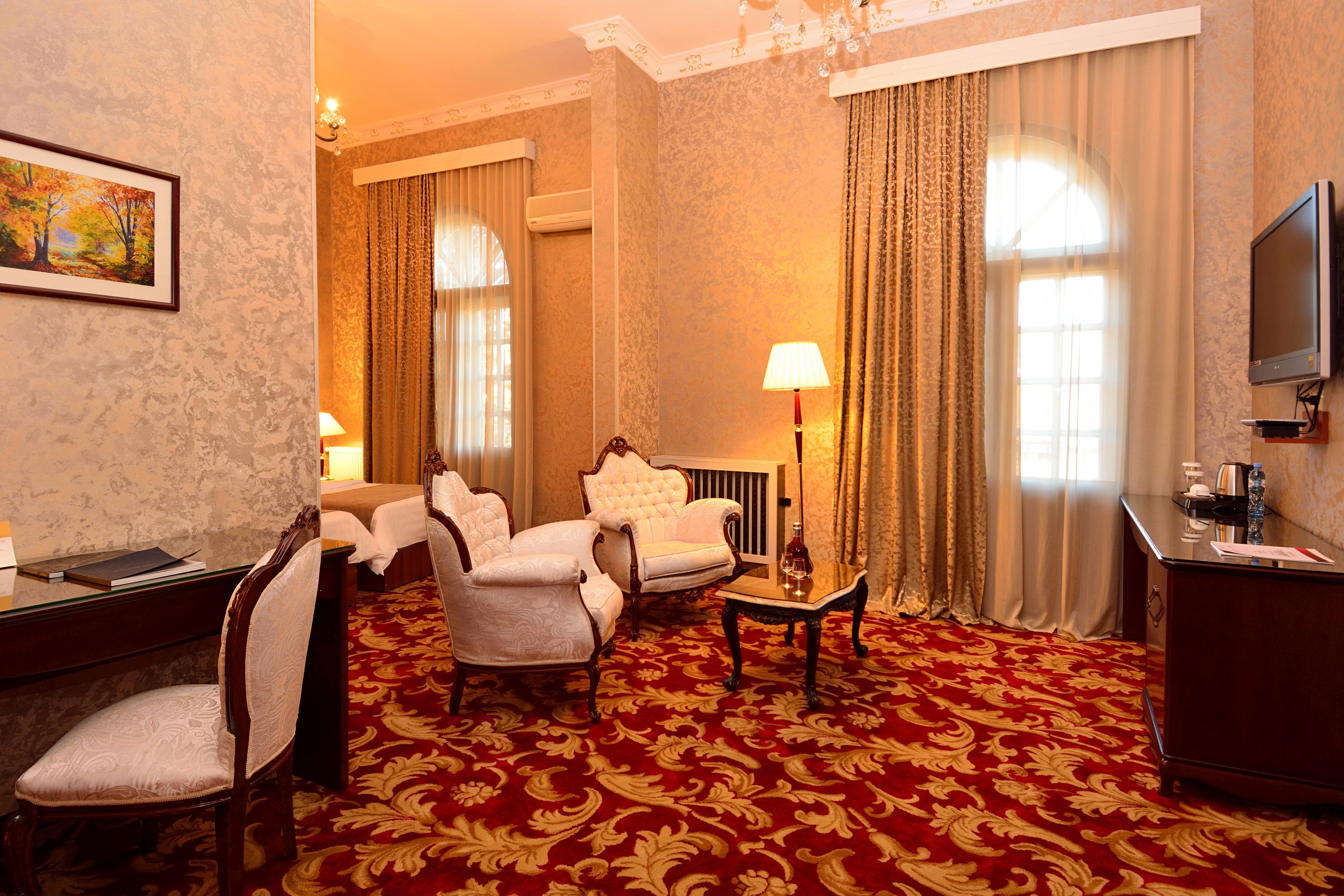 โรงแรมริเวอร์ ไซด์ ทบิลิซี Tbilisi ภายนอก รูปภาพ A suite at the hotel