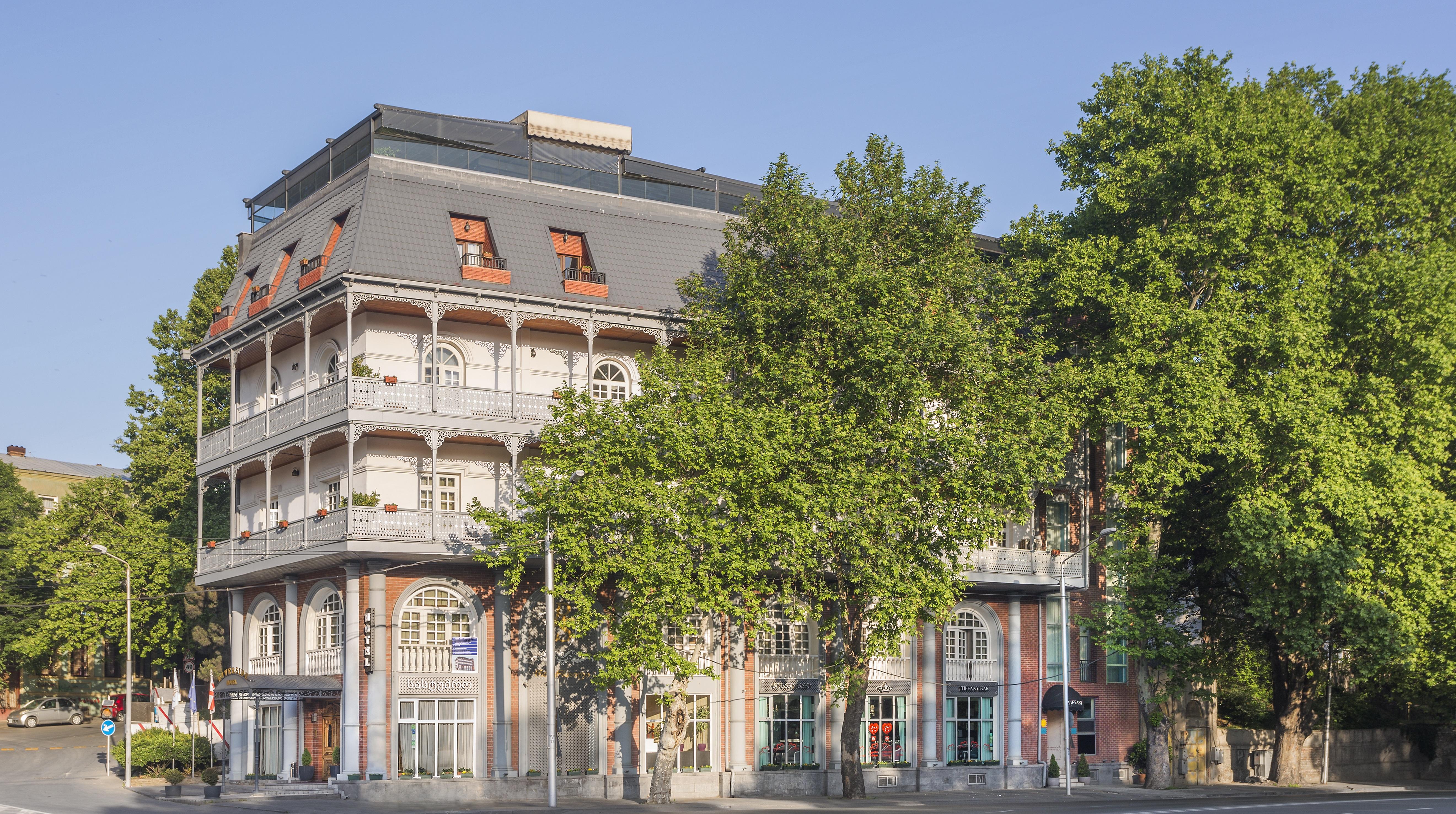 โรงแรมริเวอร์ ไซด์ ทบิลิซี Tbilisi ภายนอก รูปภาพ The former department store "Schuster & Co."