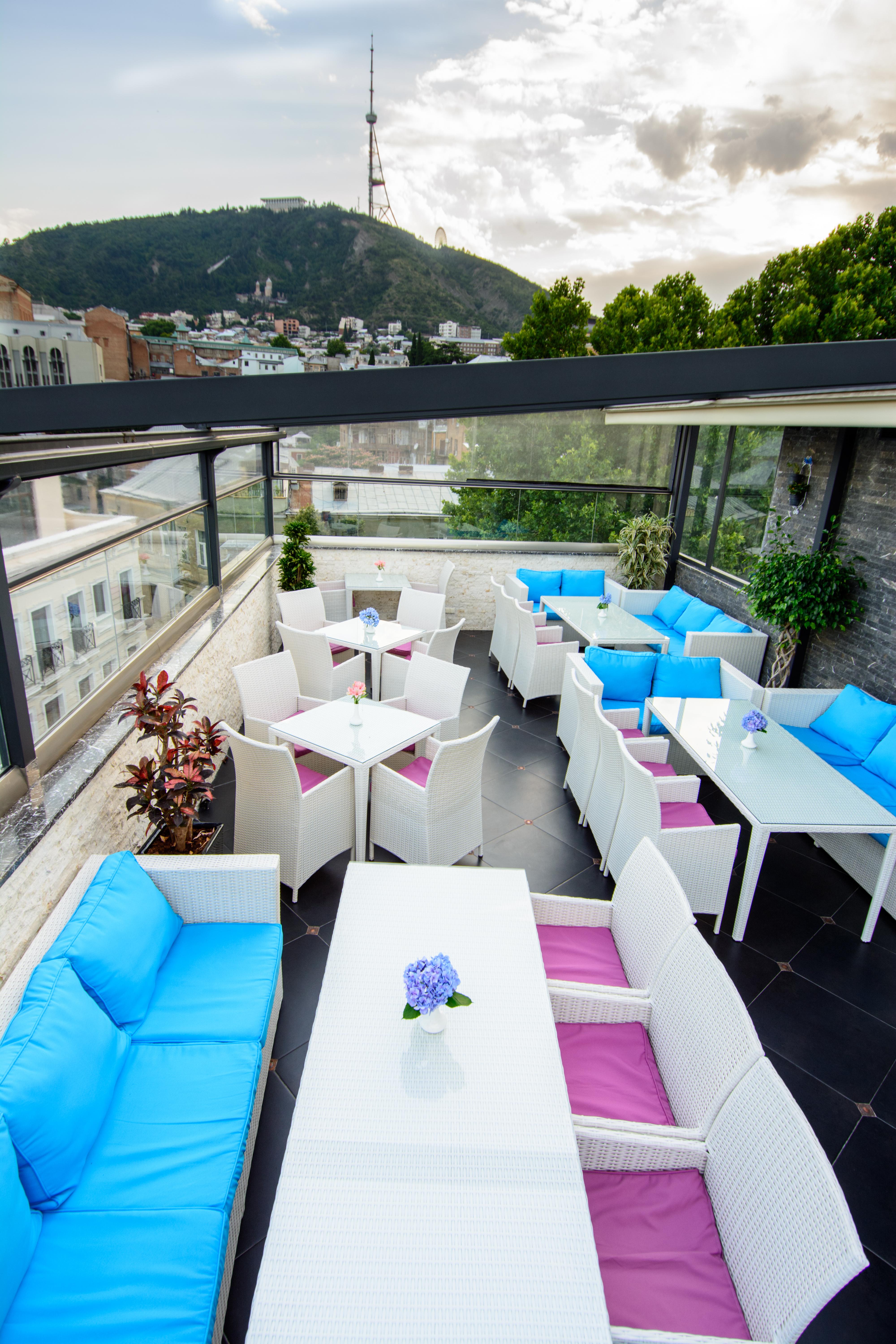 โรงแรมริเวอร์ ไซด์ ทบิลิซี Tbilisi ภายนอก รูปภาพ The Sky Bar