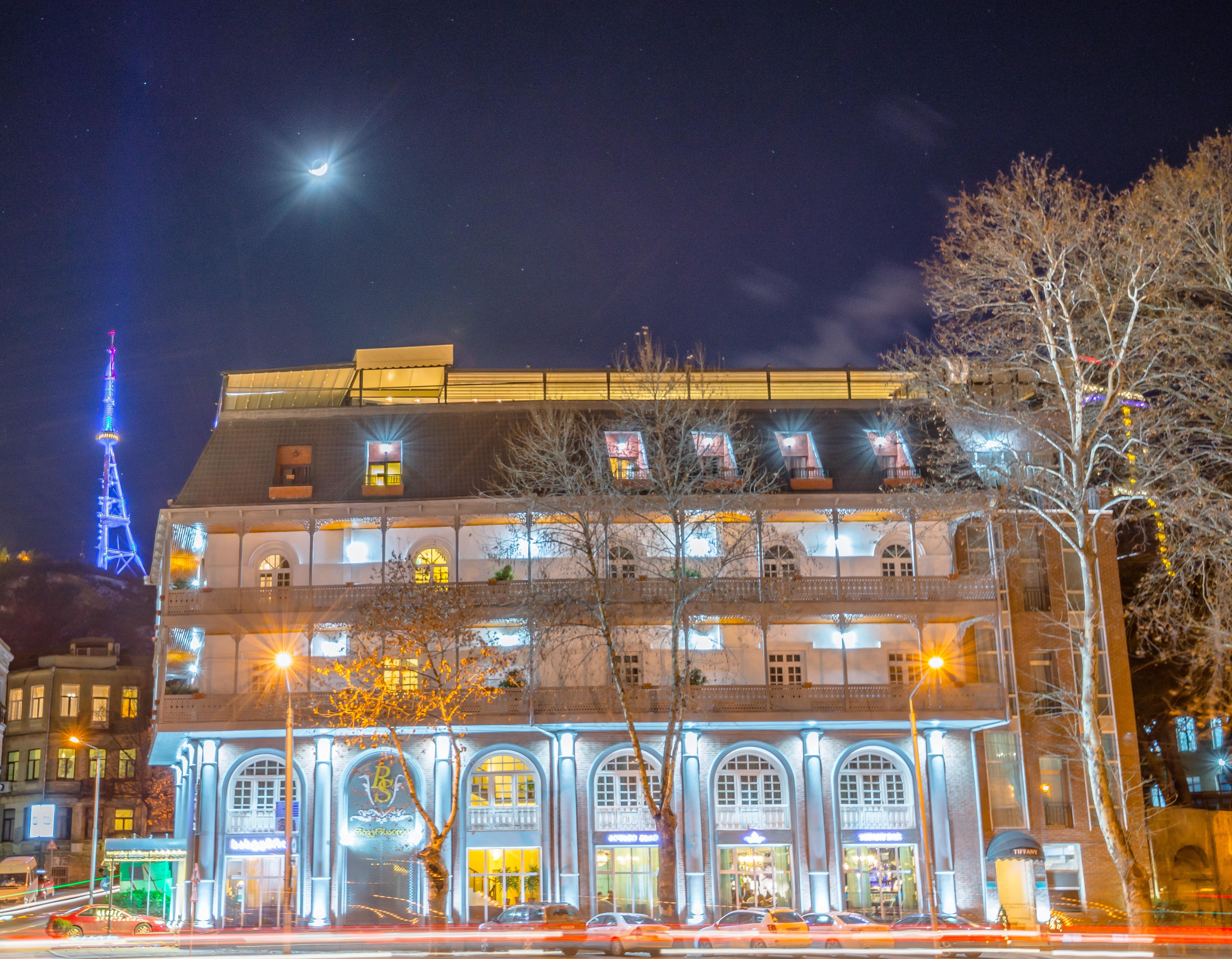 โรงแรมริเวอร์ ไซด์ ทบิลิซี Tbilisi ภายนอก รูปภาพ The building of the National Museum of Georgia