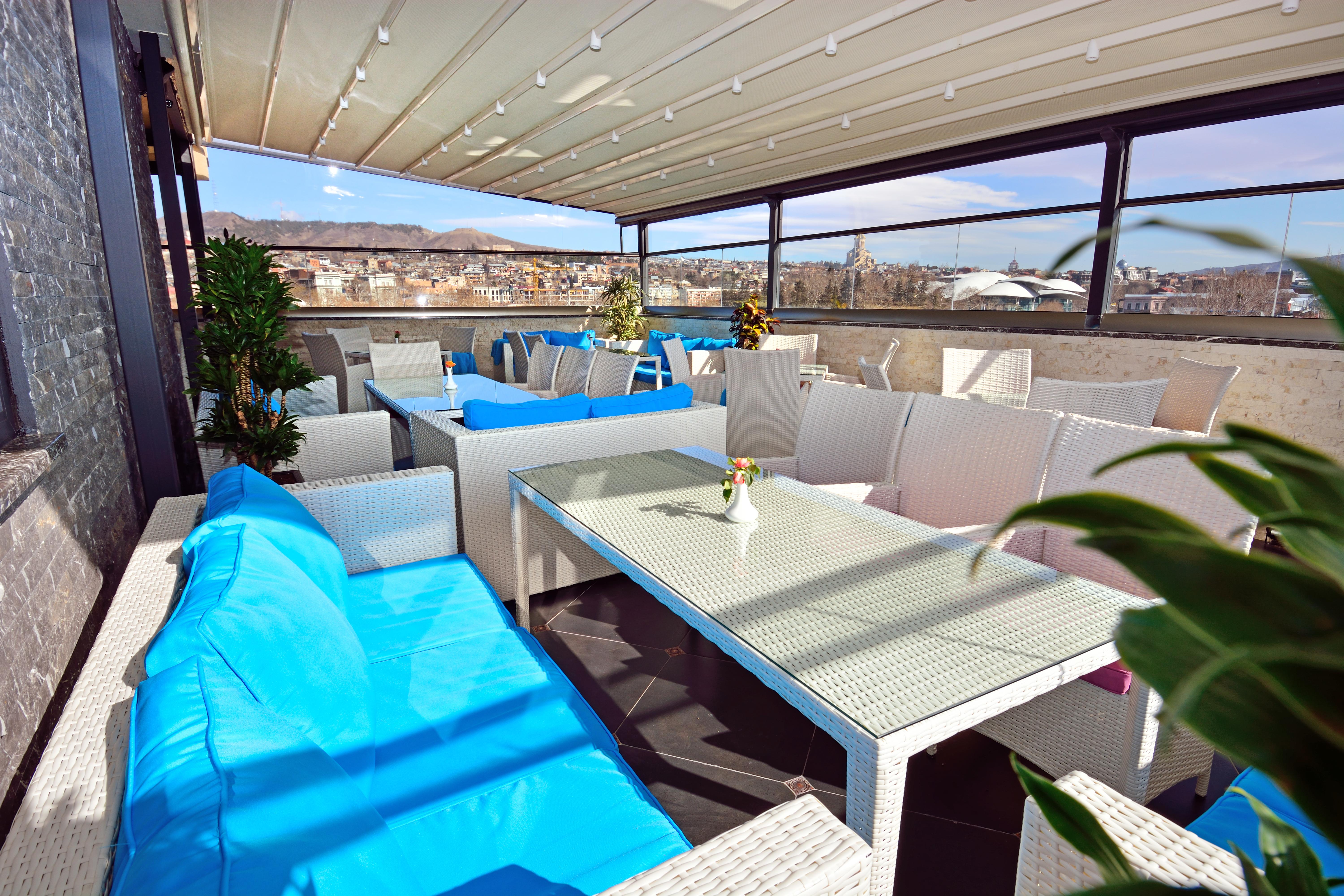 โรงแรมริเวอร์ ไซด์ ทบิลิซี Tbilisi ภายนอก รูปภาพ A 3D rendering of a balcony