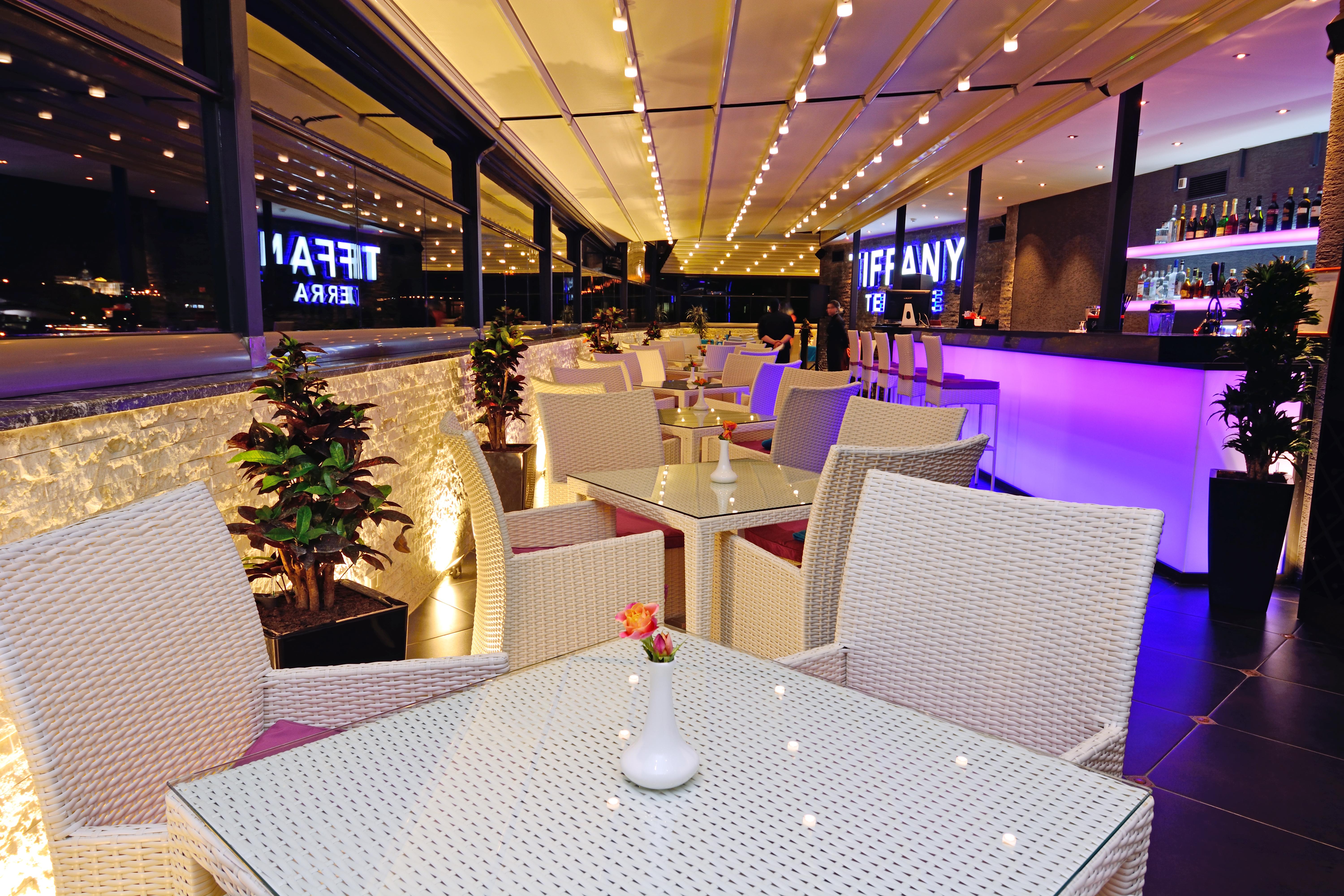 โรงแรมริเวอร์ ไซด์ ทบิลิซี Tbilisi ภายนอก รูปภาพ Interior of the restaurant