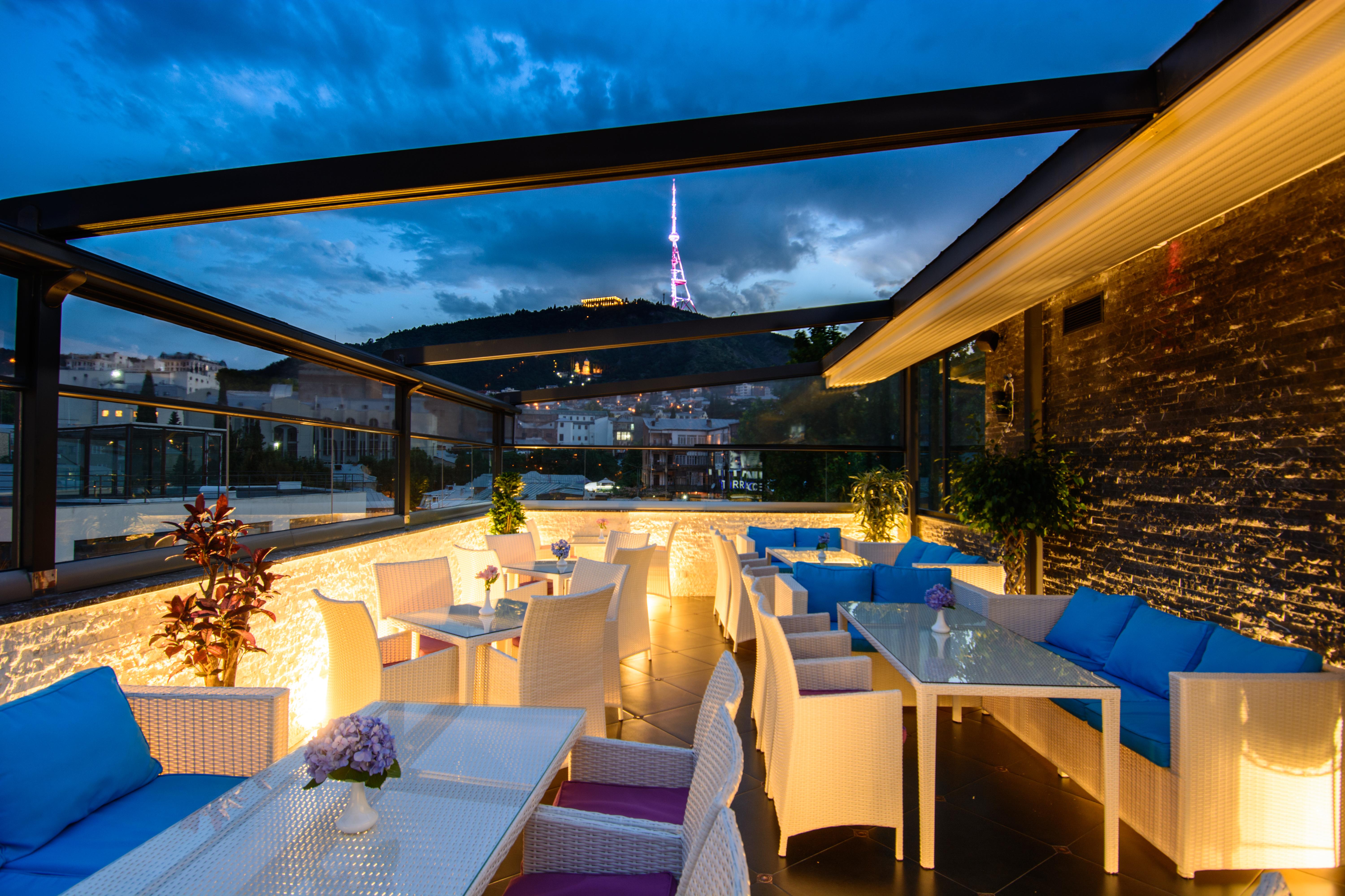 โรงแรมริเวอร์ ไซด์ ทบิลิซี Tbilisi ภายนอก รูปภาพ The Sky Bar