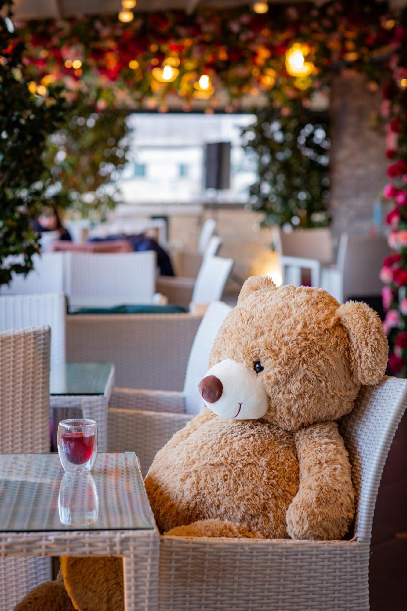 โรงแรมริเวอร์ ไซด์ ทบิลิซี Tbilisi ภายนอก รูปภาพ Teddy bear