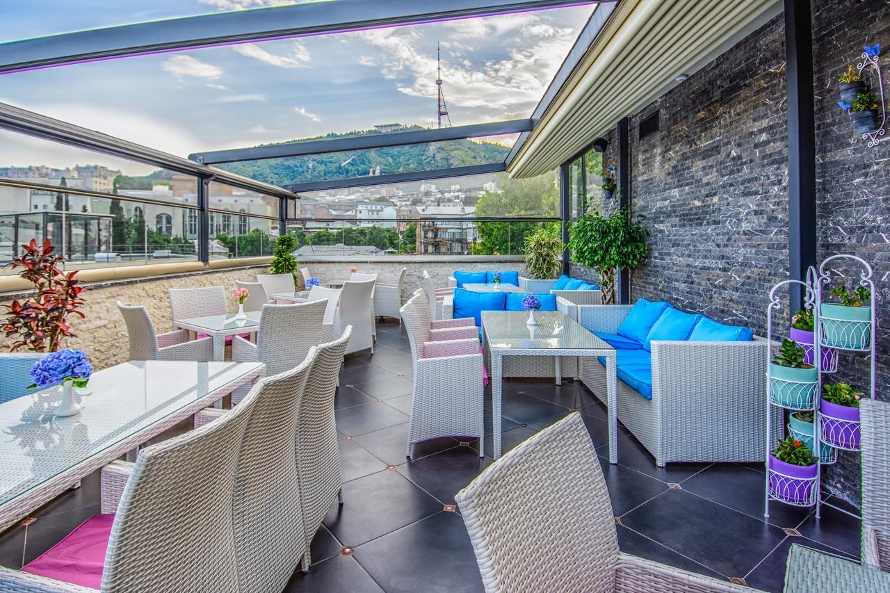 โรงแรมริเวอร์ ไซด์ ทบิลิซี Tbilisi ภายนอก รูปภาพ Skyline Bar